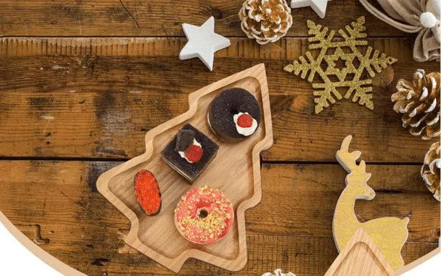 diy deco table noel, assiette de presentation sapin sur une table de noel